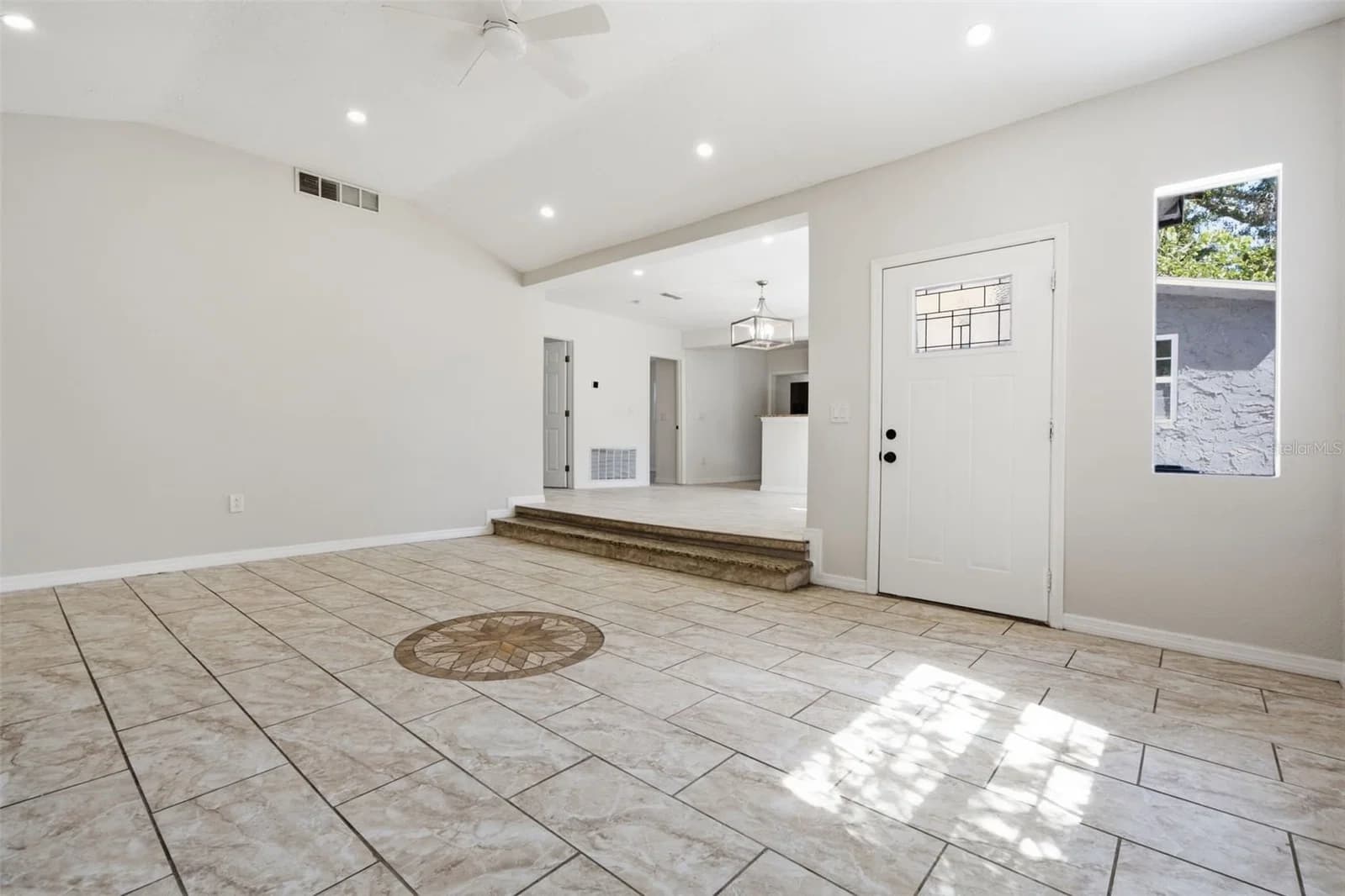 Photo 5 of 1201 LINCOLN Avenue