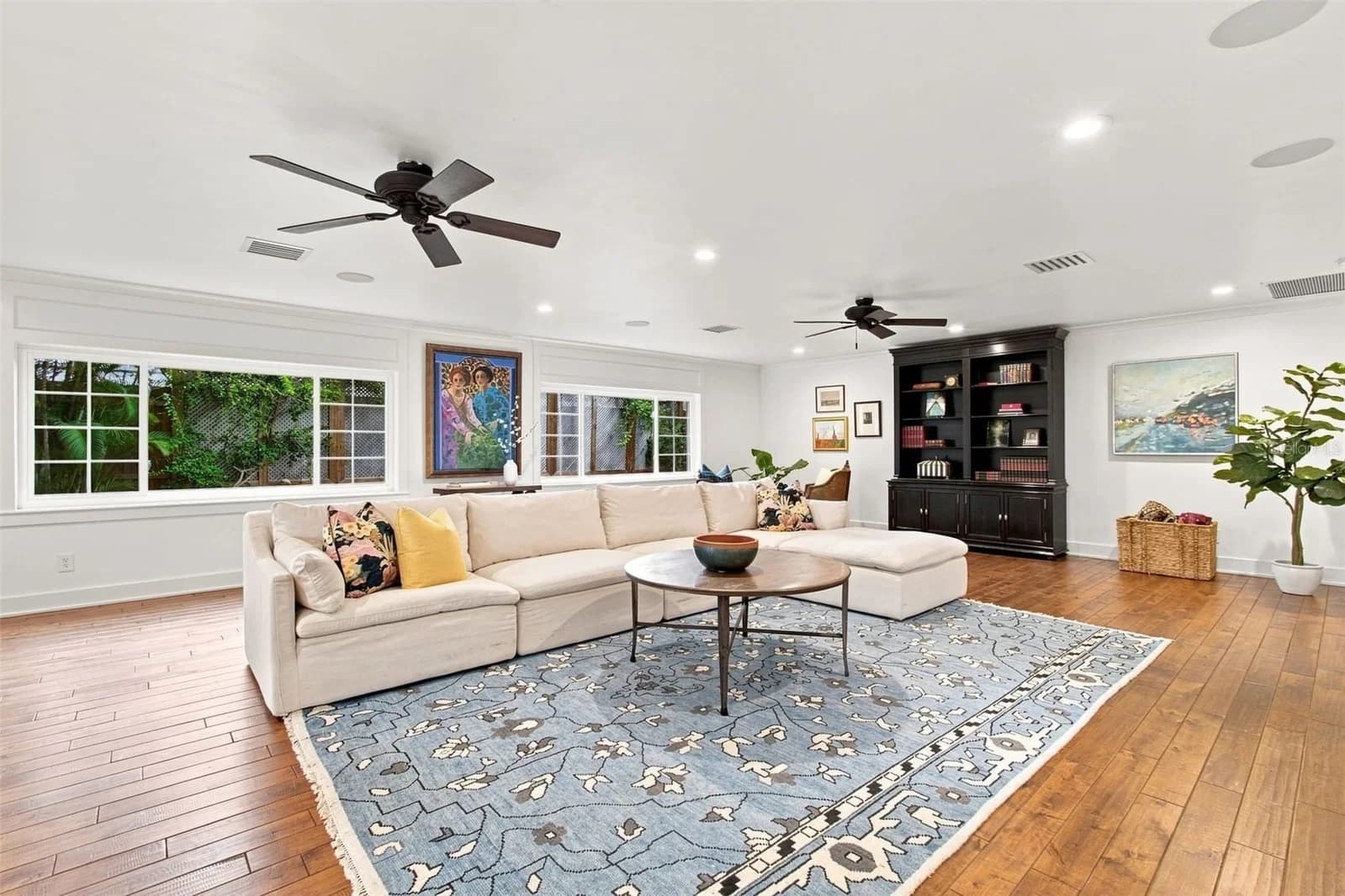 Photo 4 of 2807 FOUNTAIN Boulevard
