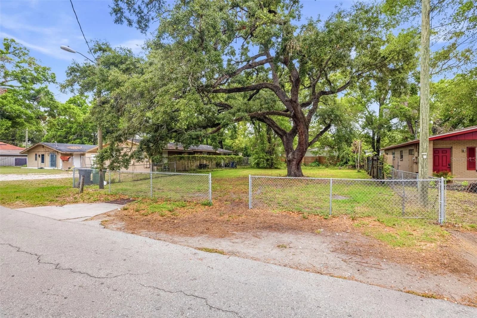 Photo 5 of 1706 IDELL Street