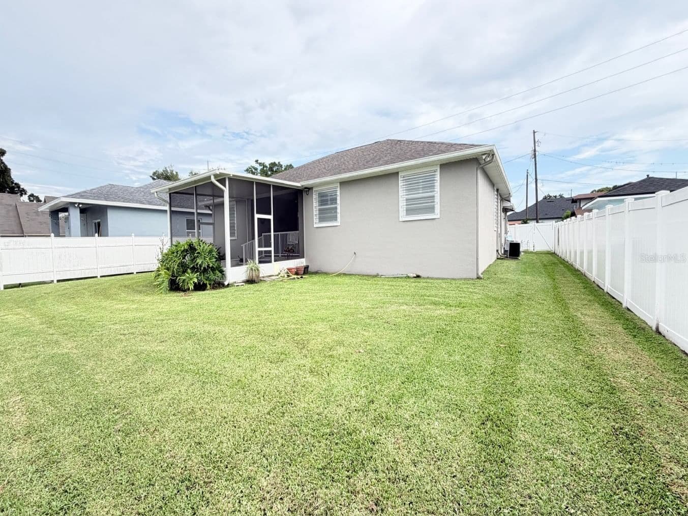 Photo 4 of 2721 SITKA Street