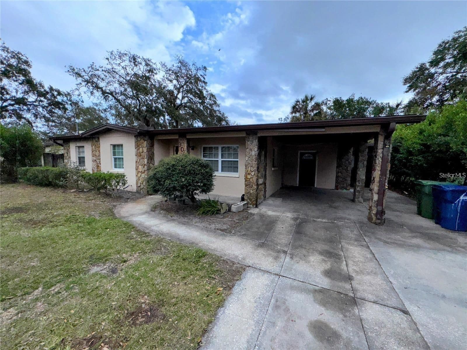3011 FLORA Street