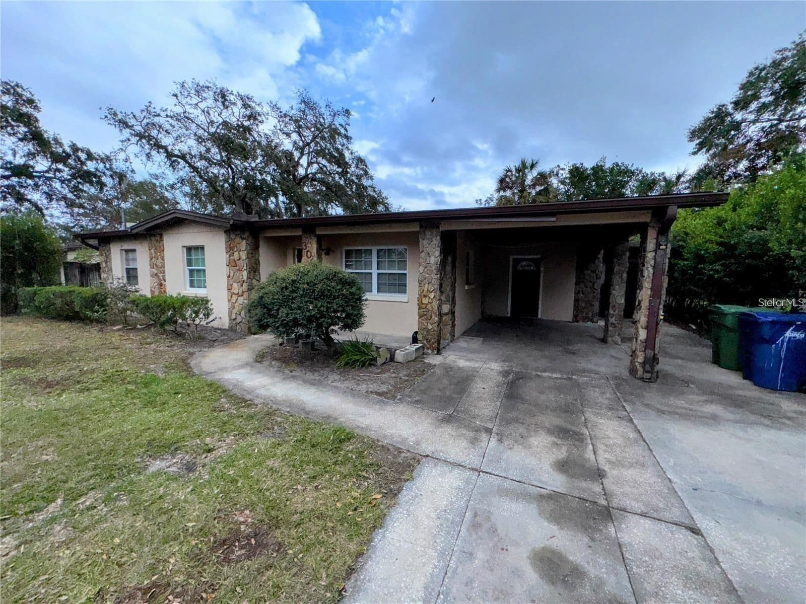 Photo 4 of 3011 FLORA Street