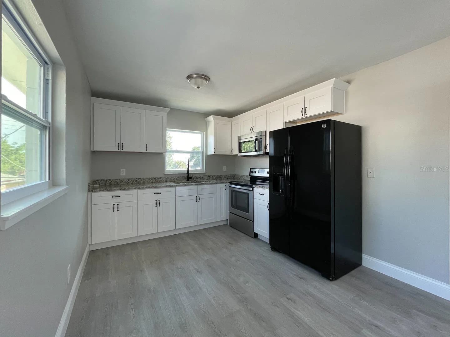 Photo 3 of 2704 COLUMBUS Drive #C