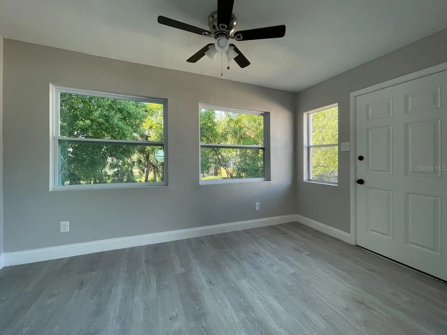 Photo 4 of 2704 COLUMBUS Drive #C