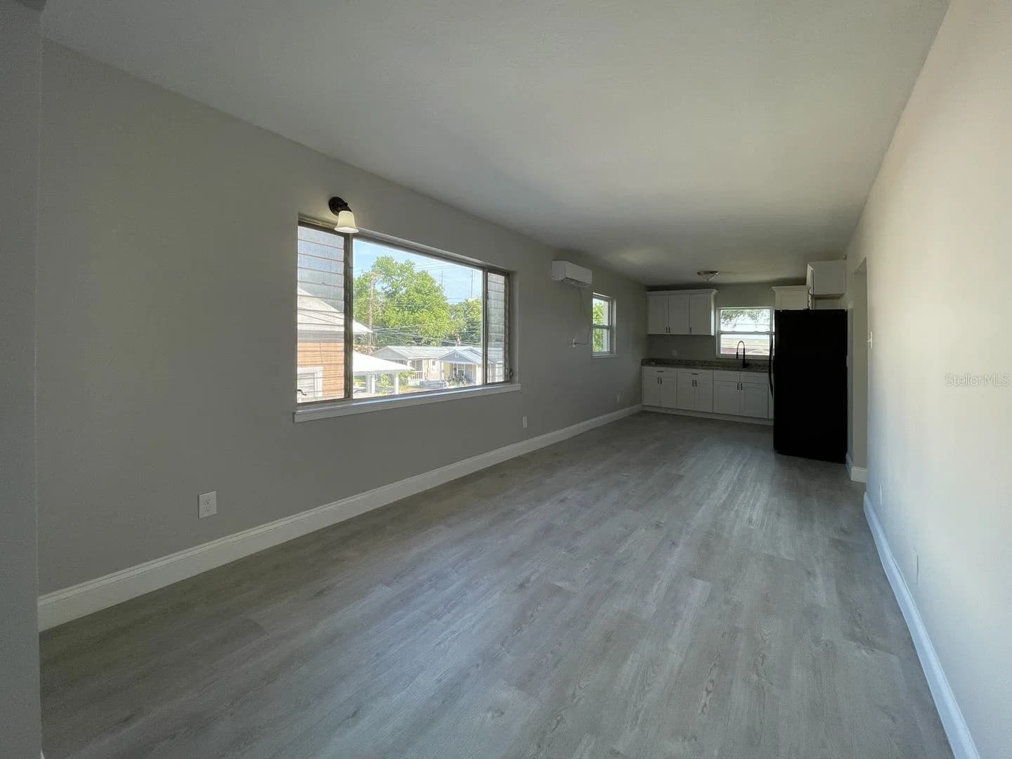 Photo 5 of 2704 COLUMBUS Drive #C