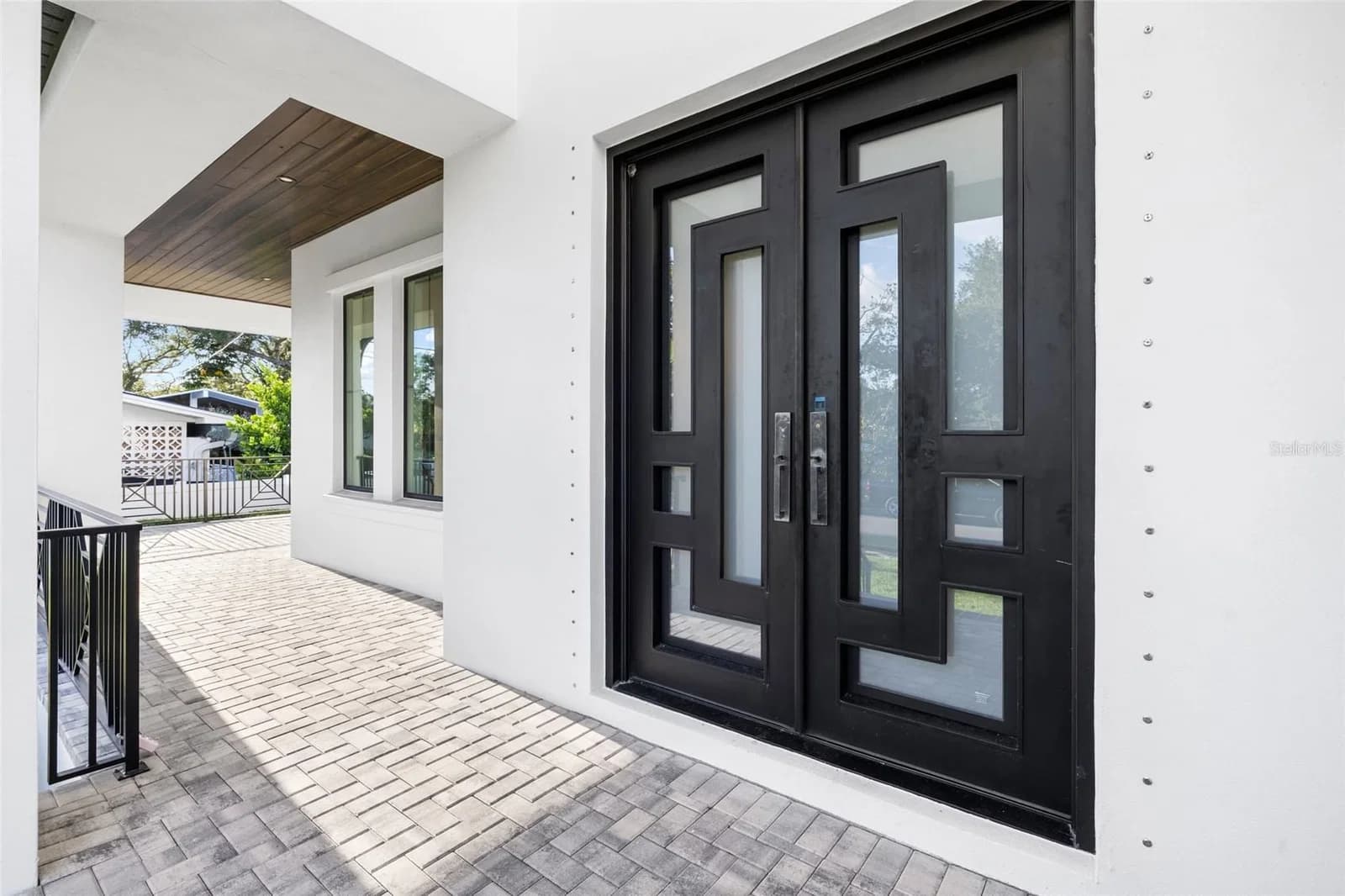 Photo 5 of 5025 DANTE Avenue