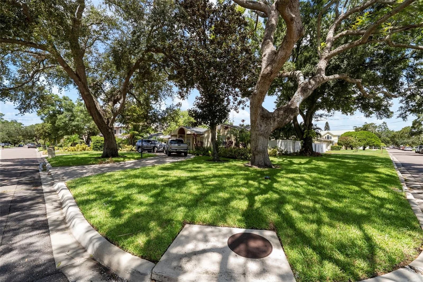 Photo 4 of 3401 SEVILLA Street