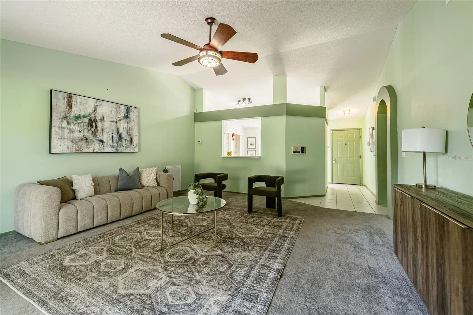 Photo 4 of 257 LINDALE Street