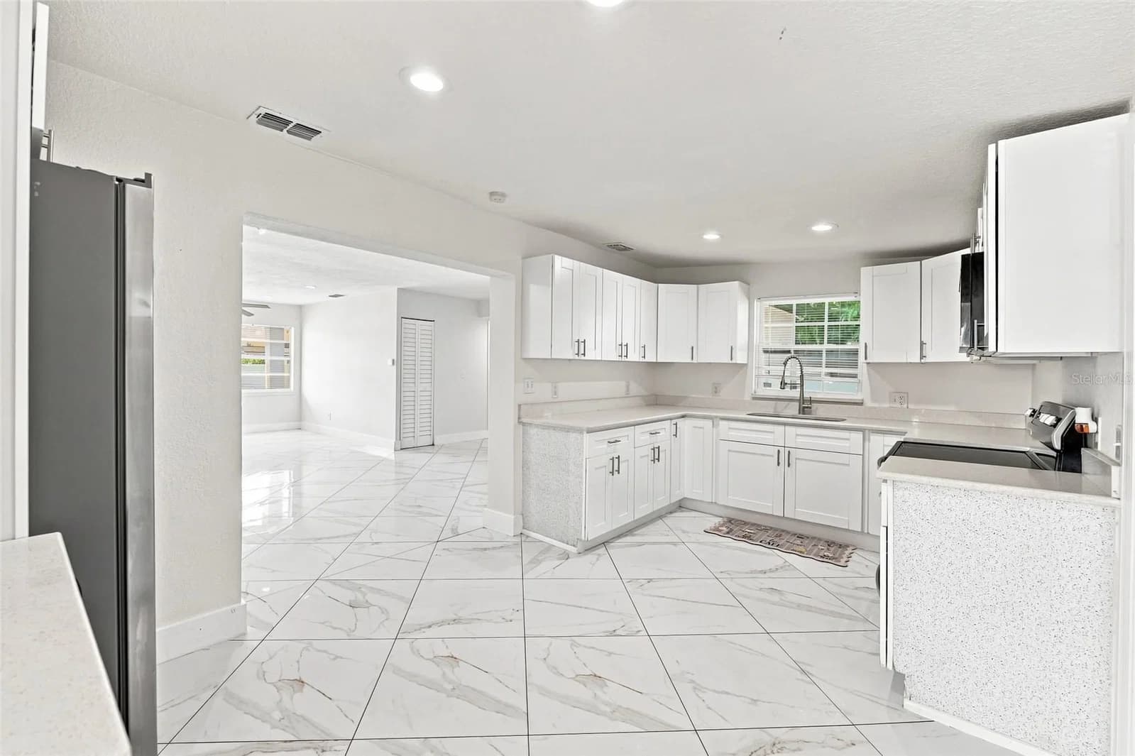 Photo 5 of 7805 WINSTON Lane