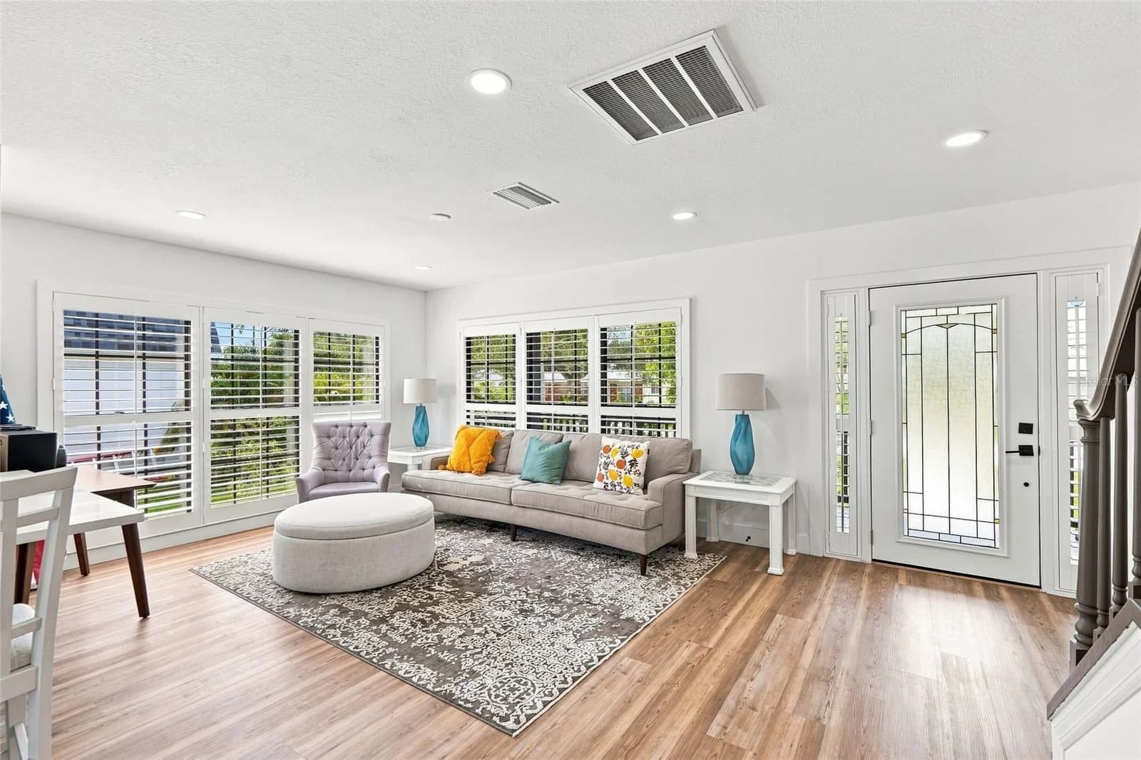 Photo 4 of 4902 SAN RAFAEL Street