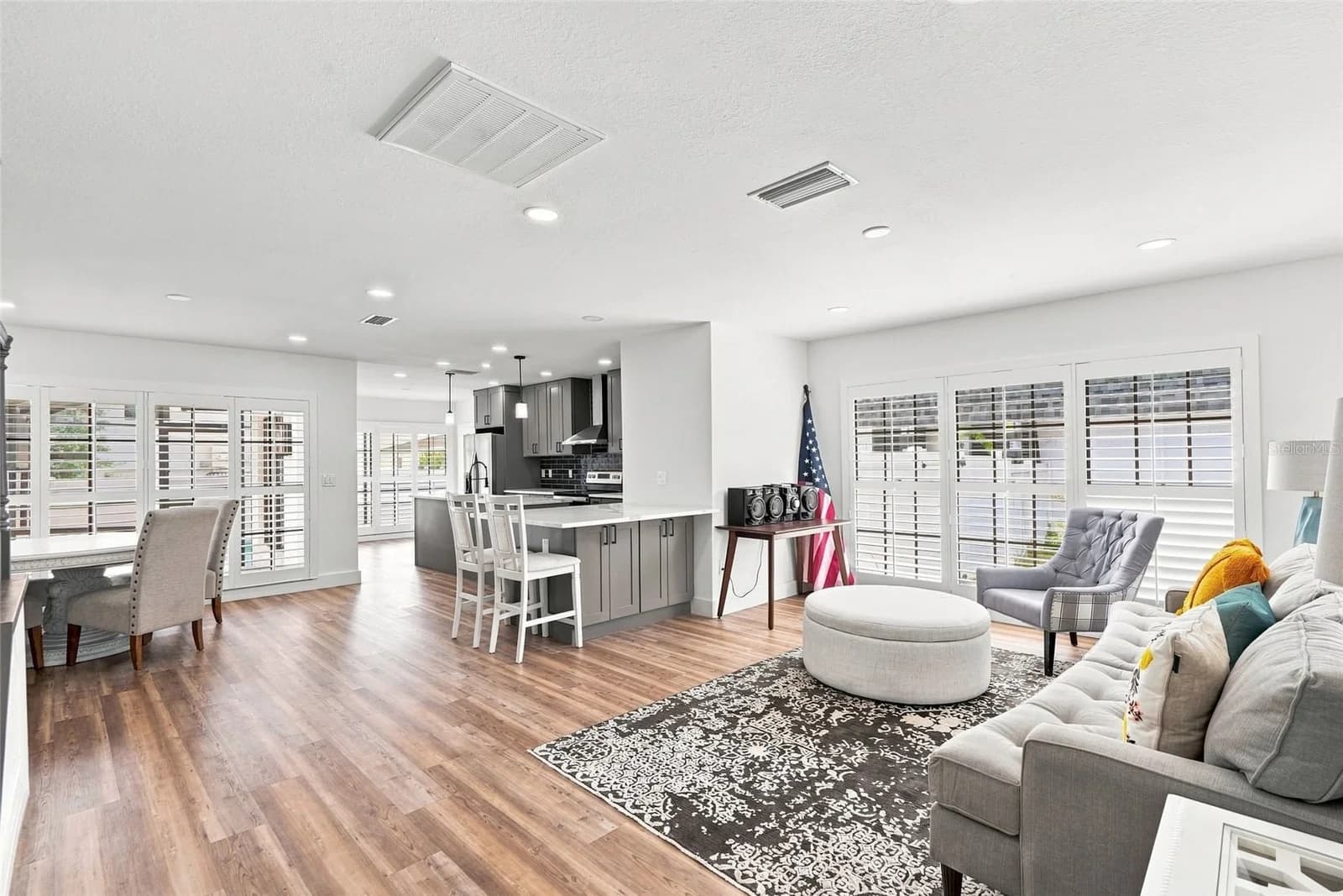 Photo 5 of 4902 SAN RAFAEL Street