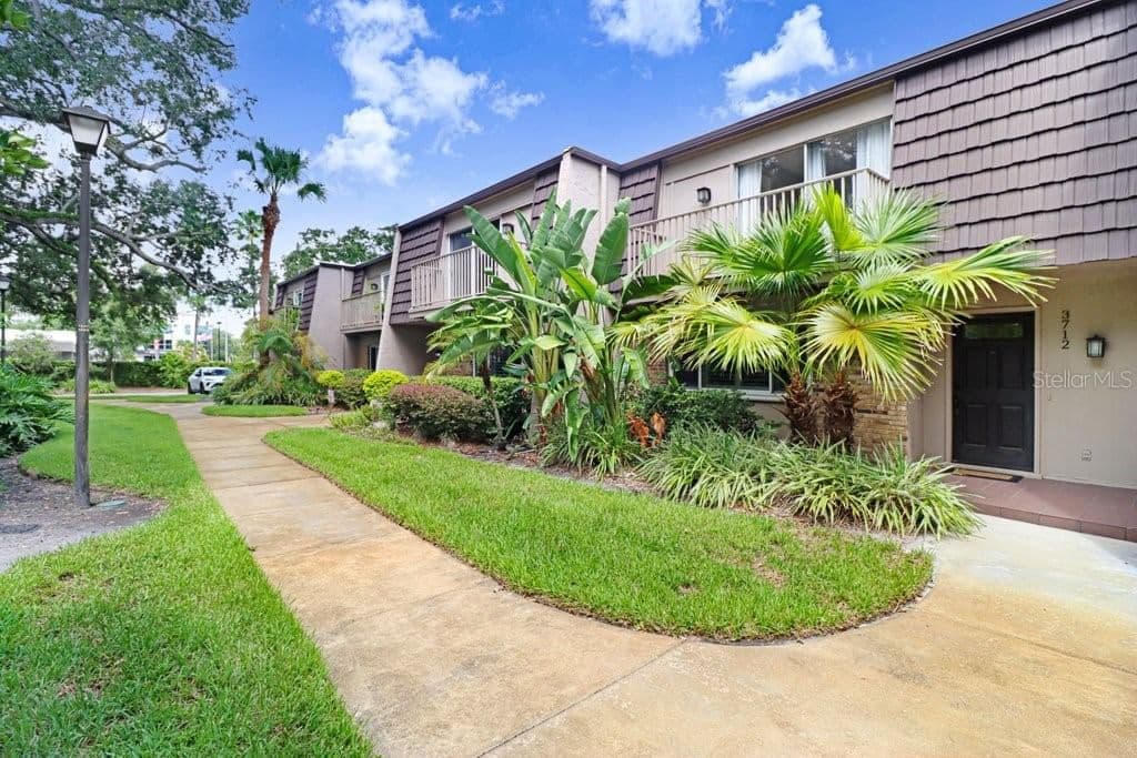 3712 CARROLLBROOK