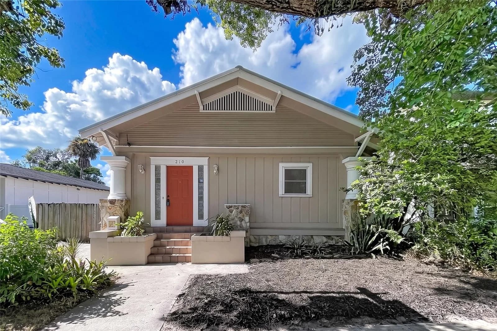 210 FLORIBRASKA Avenue