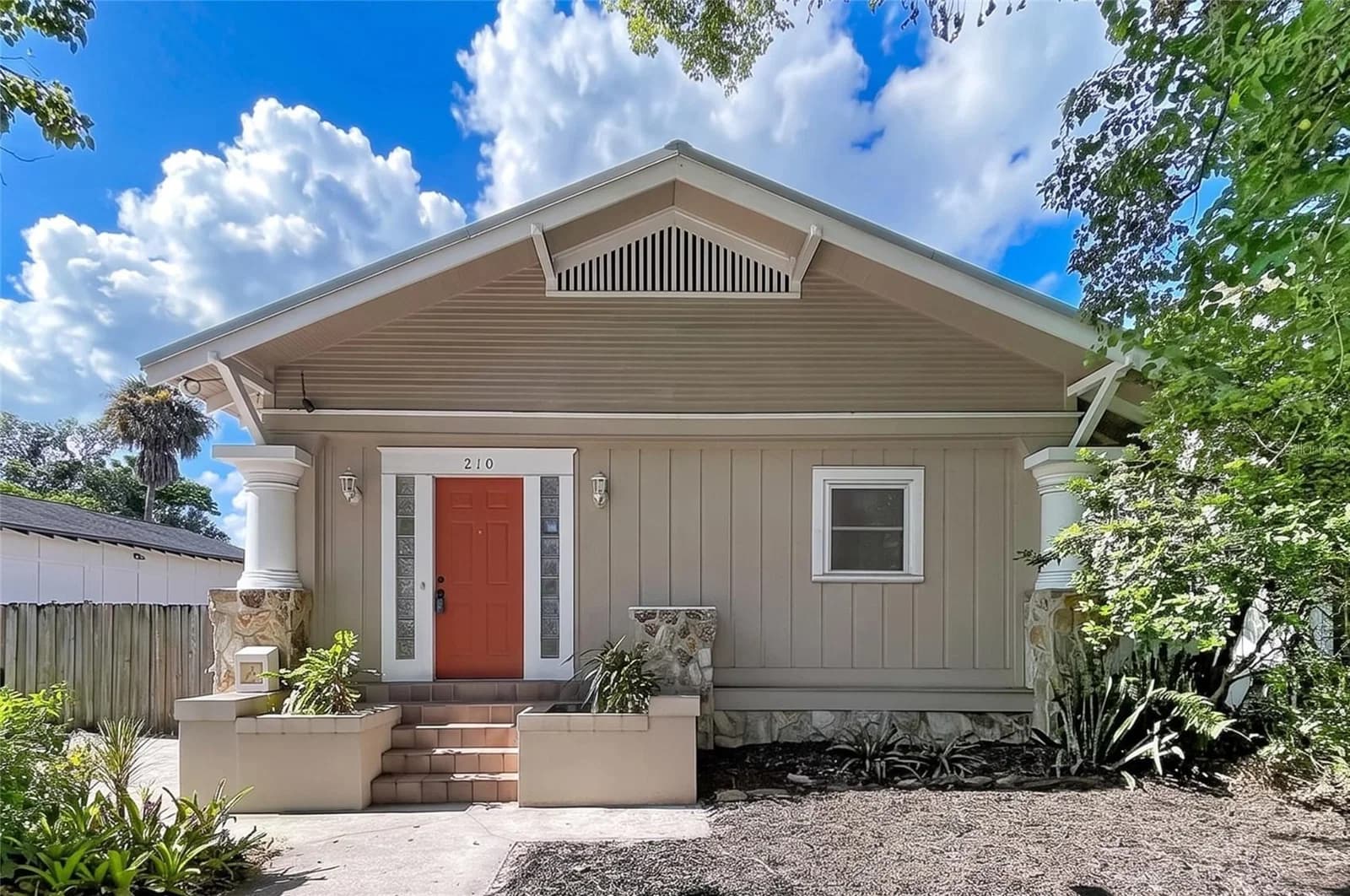 210 FLORIBRASKA Avenue