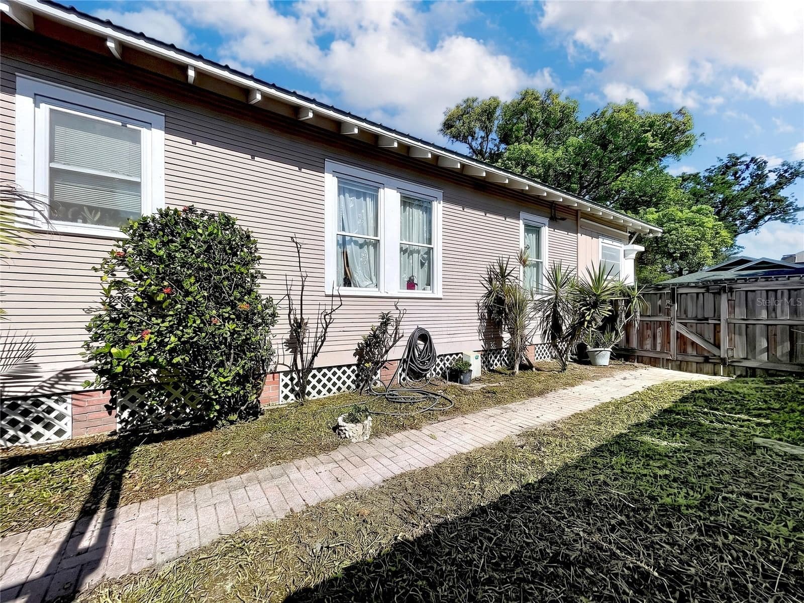 Photo 4 of 210 FLORIBRASKA Avenue