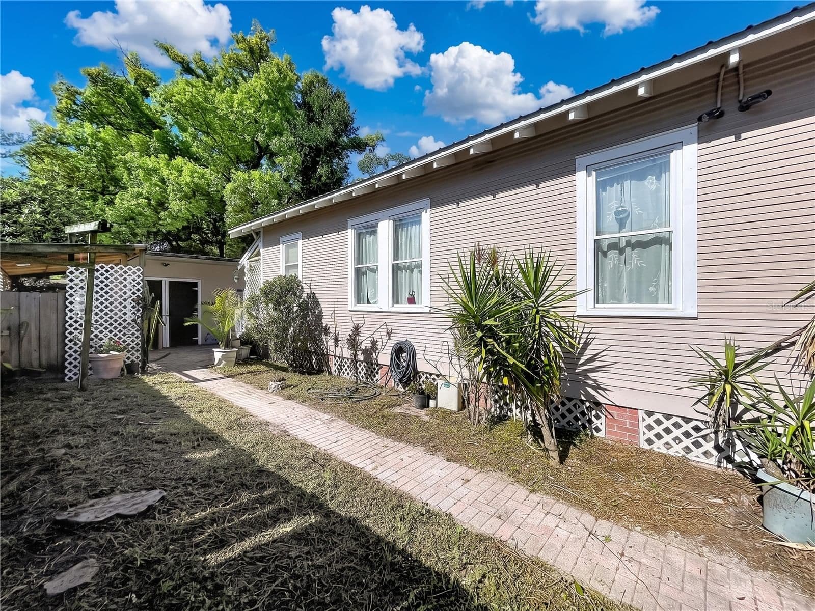 Photo 5 of 210 FLORIBRASKA Avenue