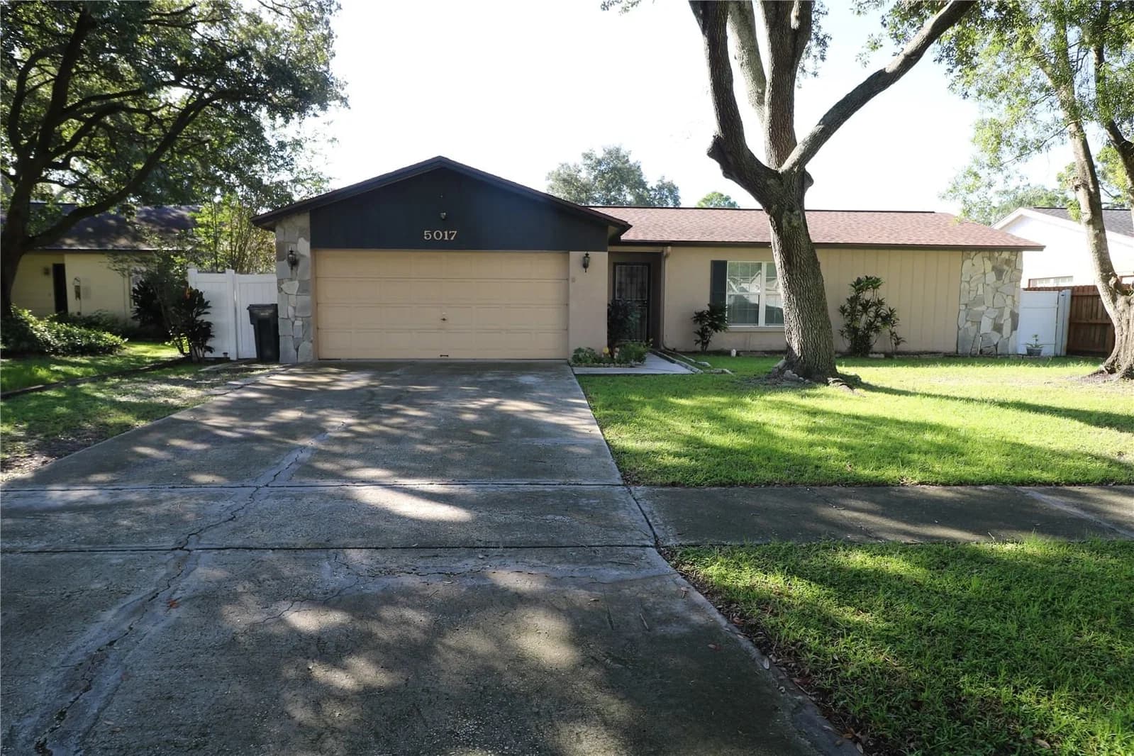 5017 OAKSHIRE DR, Tampa, FL