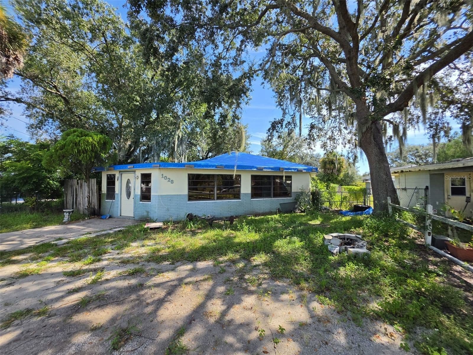 1028 E SUNSHINE Drive