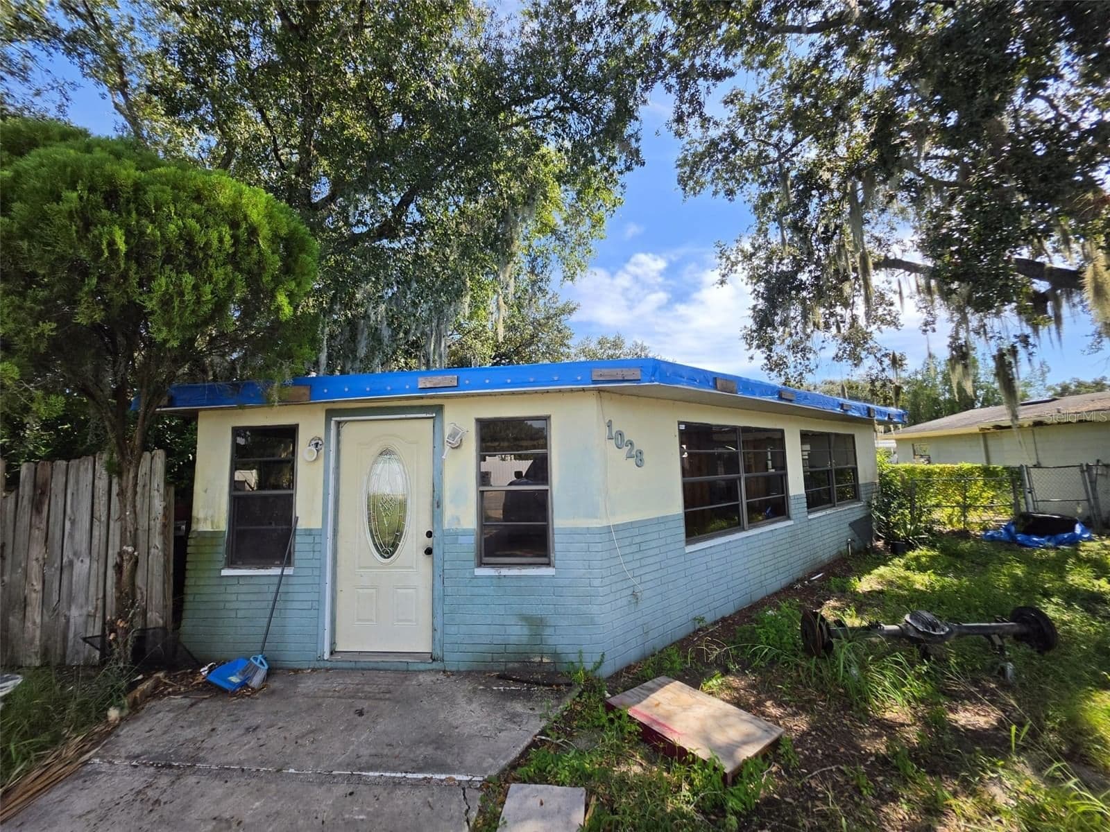 1028 E SUNSHINE Drive