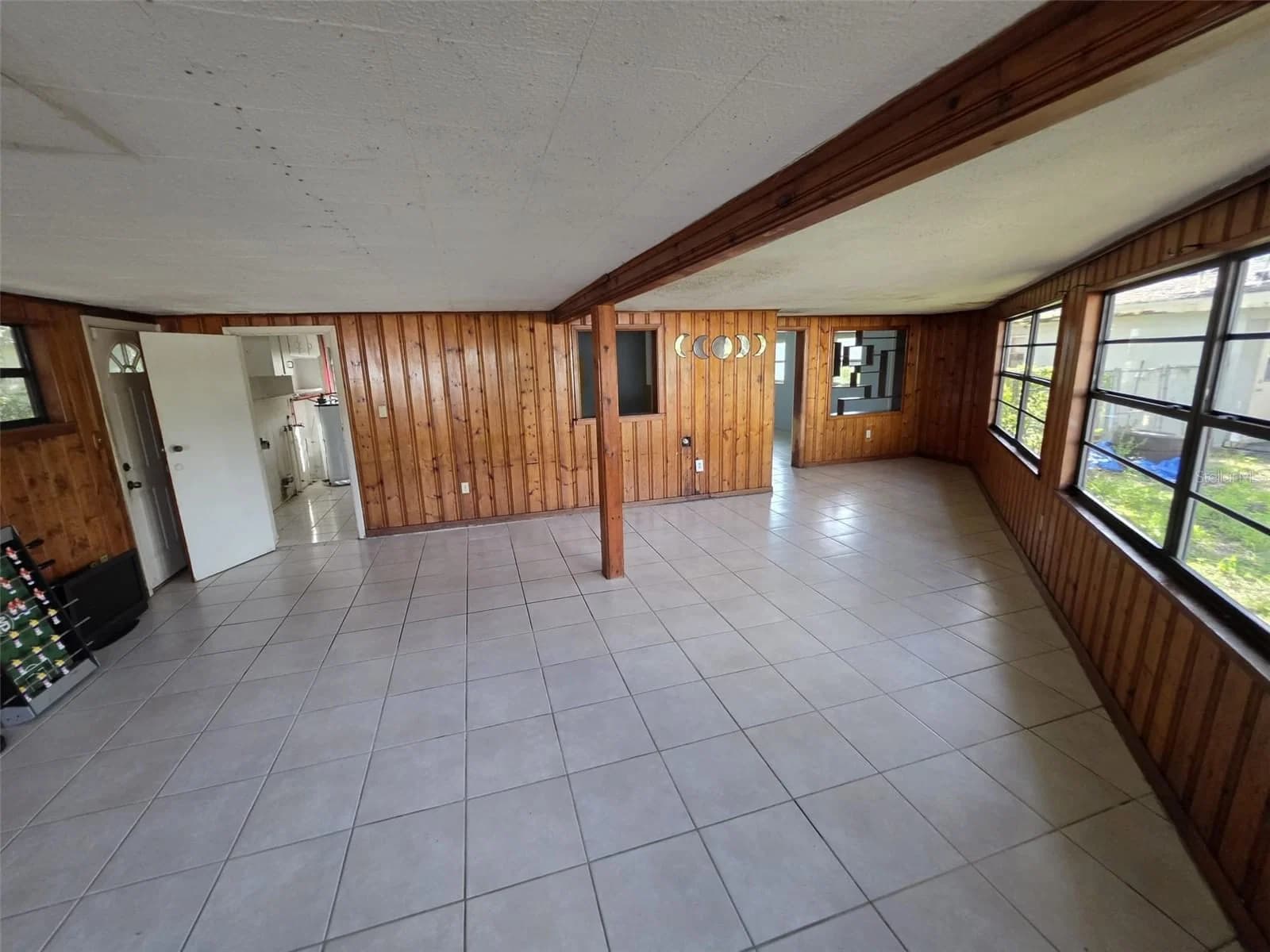 Photo 4 of 1028 E SUNSHINE Drive