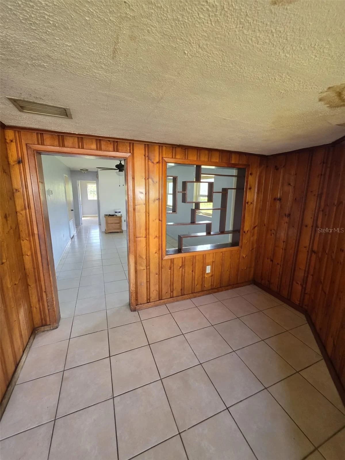 Photo 5 of 1028 E SUNSHINE Drive