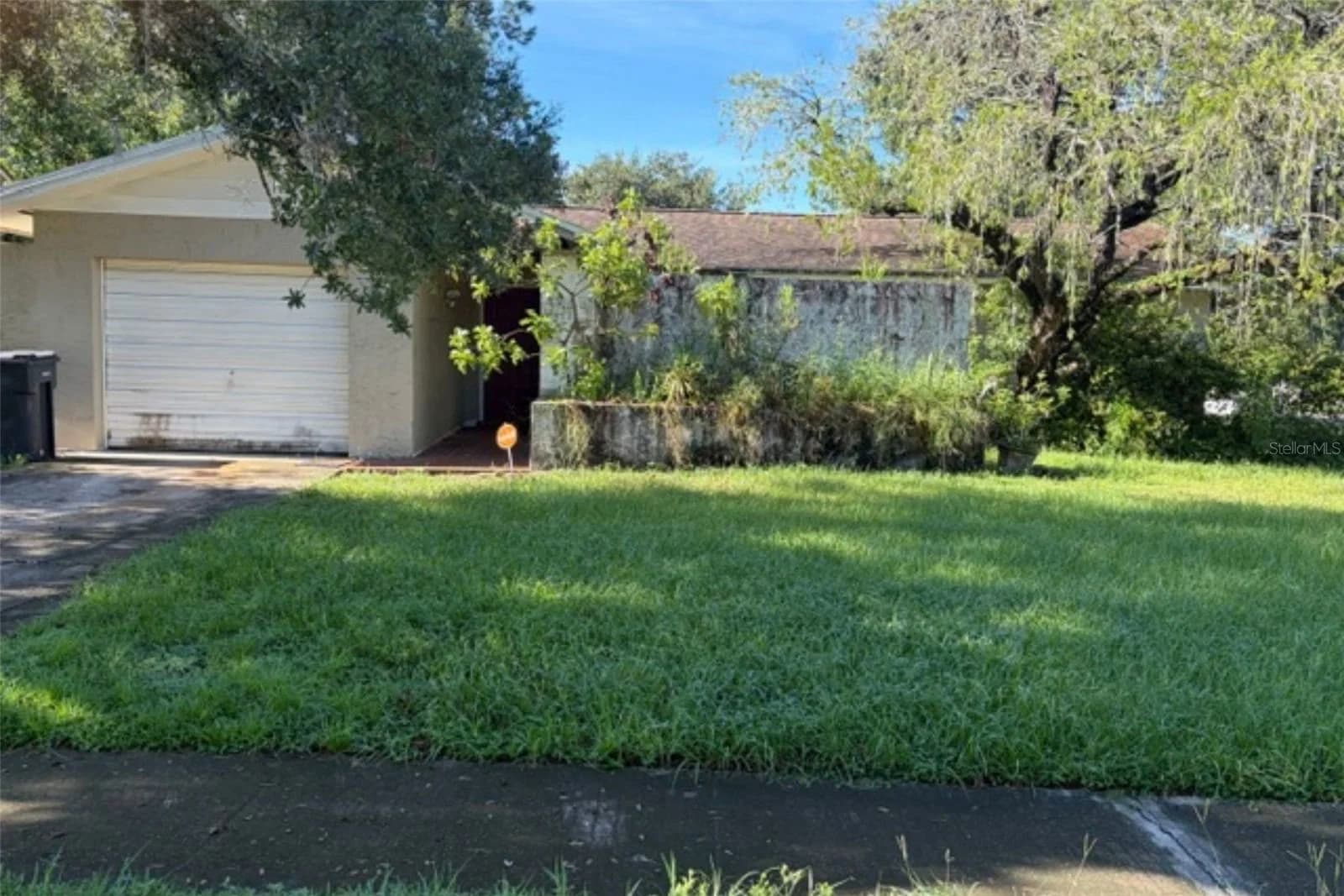 5216 LANDSMAN, Tampa, FL