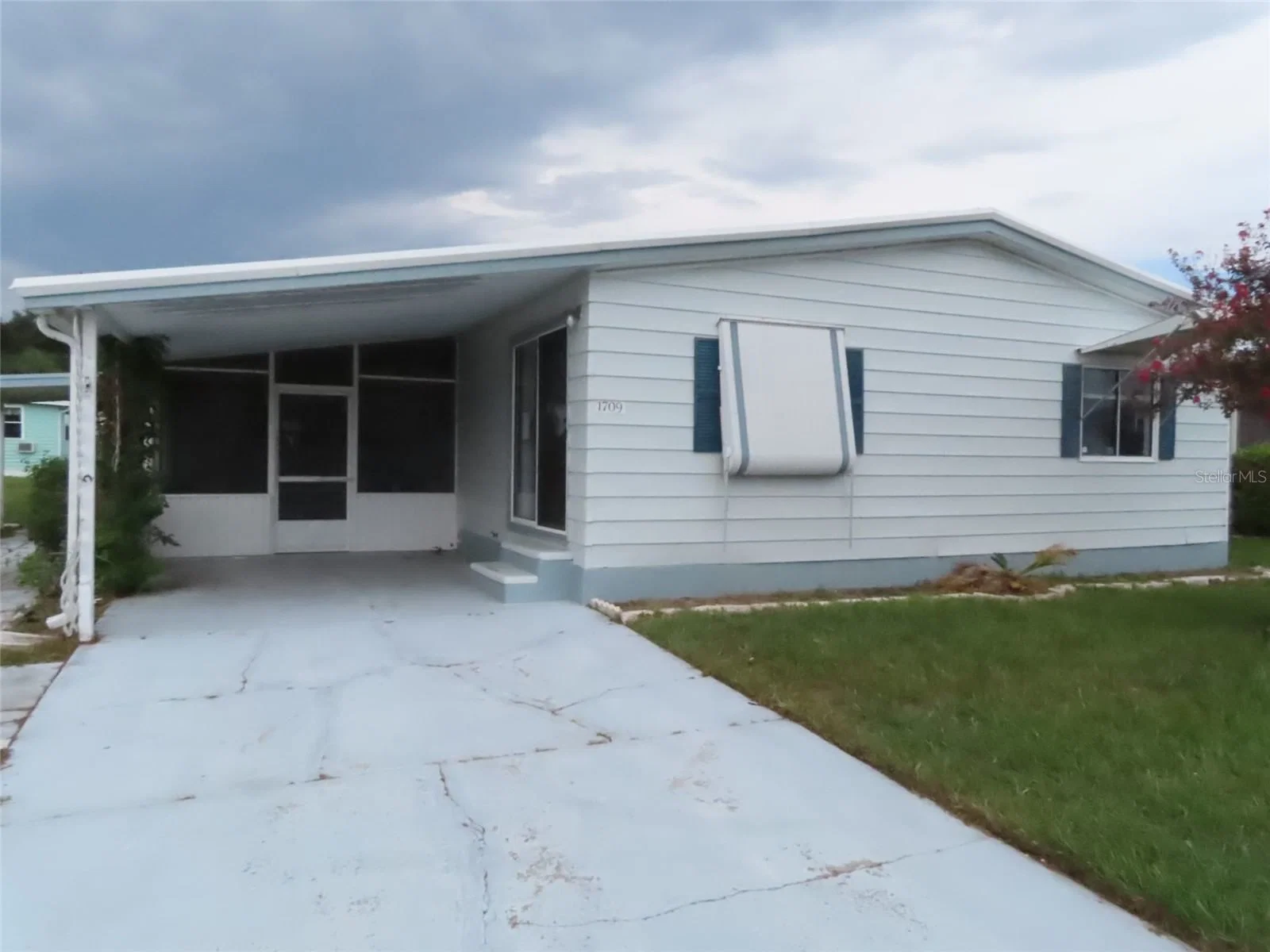 1709 FOX HILL Drive