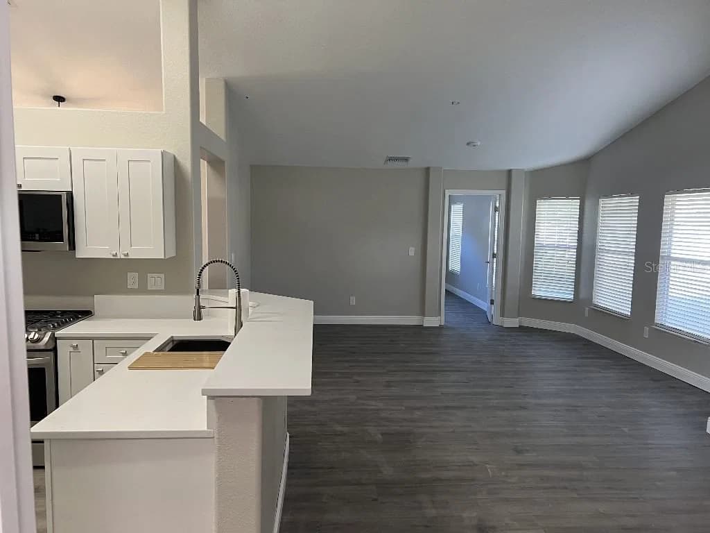 Photo 4 of 735 HURLEY Drive