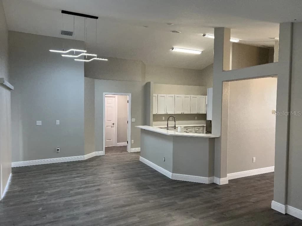 Photo 5 of 735 HURLEY Drive