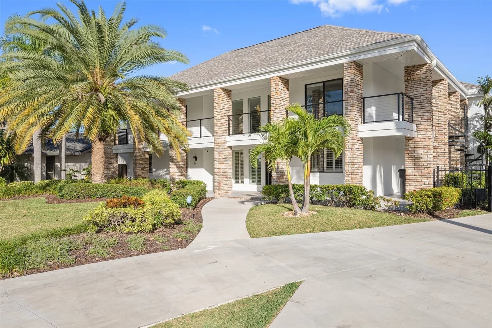 4213 DEEPWATER Lane