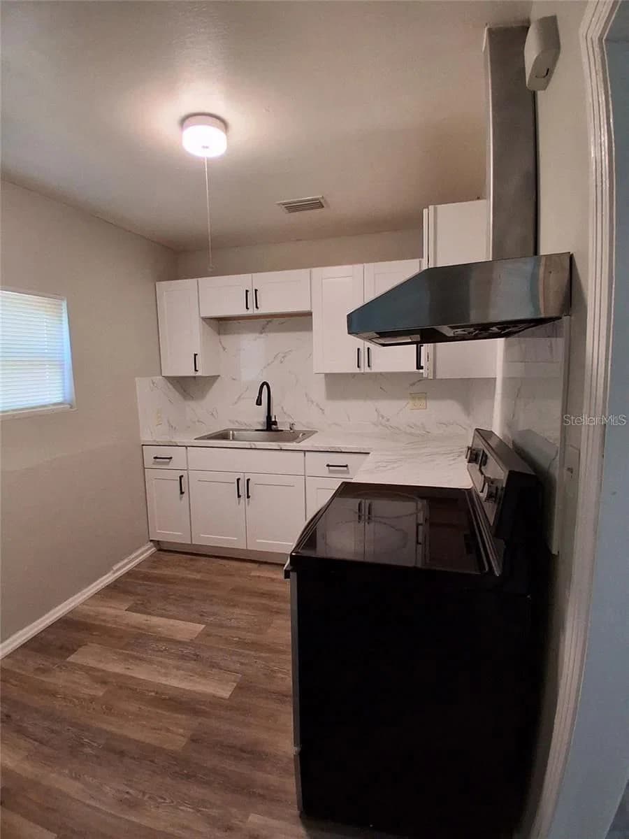 Photo 4 of 506 MACDILL Avenue
