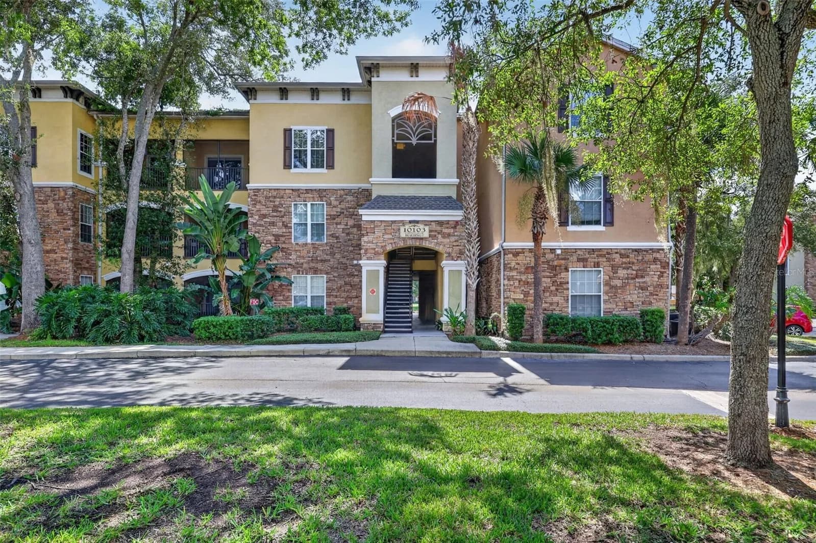 Photo 4 of 10103 COURTNEY OAKS Circle #302