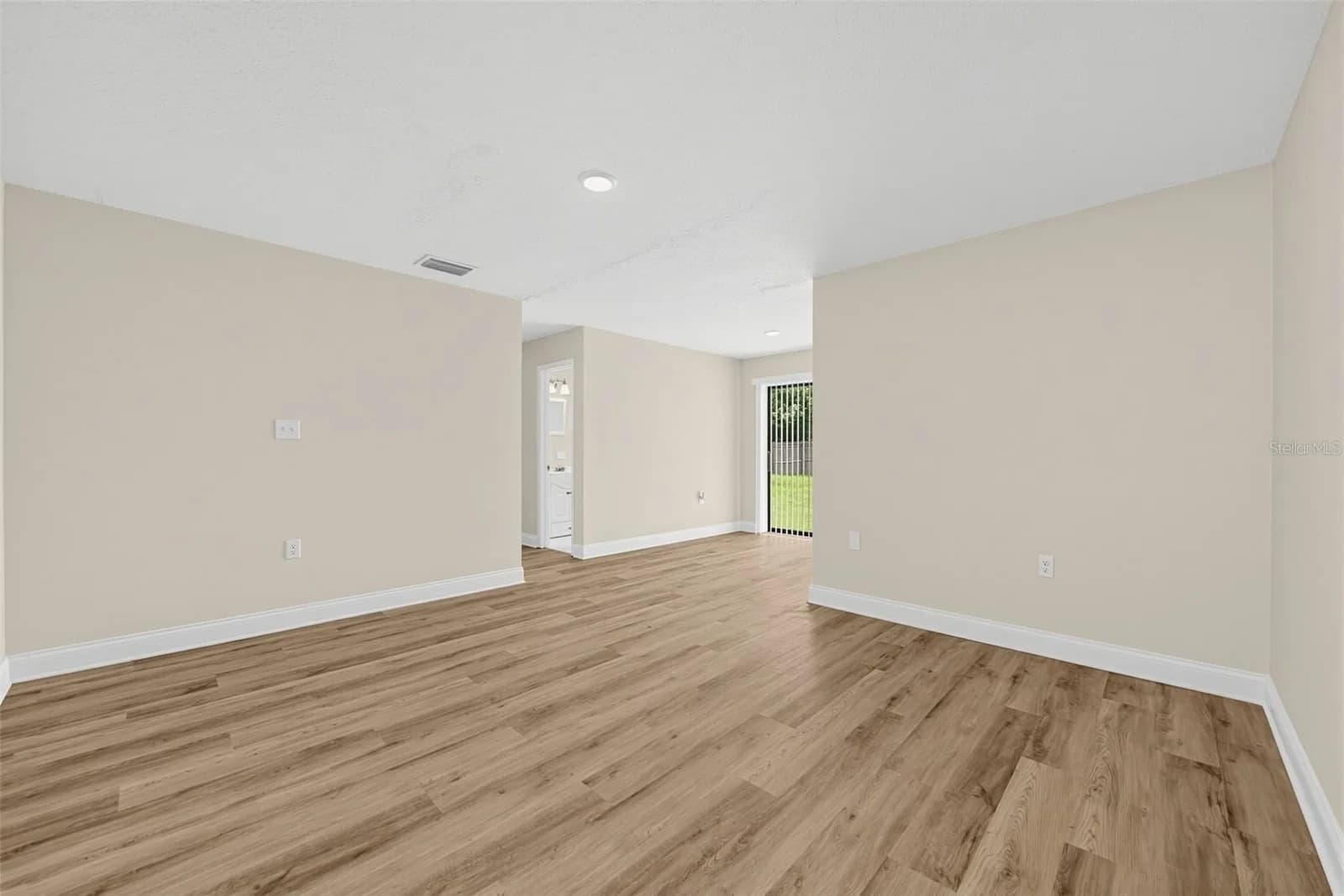 Photo 5 of 5635 STULL Avenue
