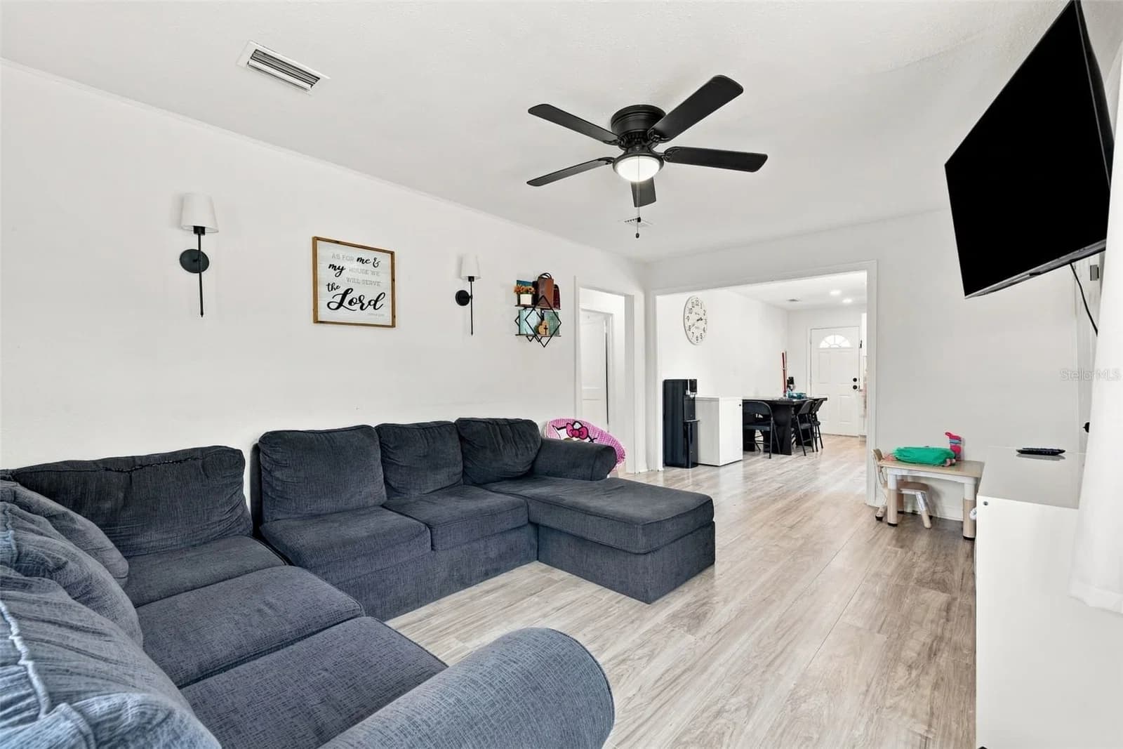 Photo 5 of 807 ORCHID Avenue