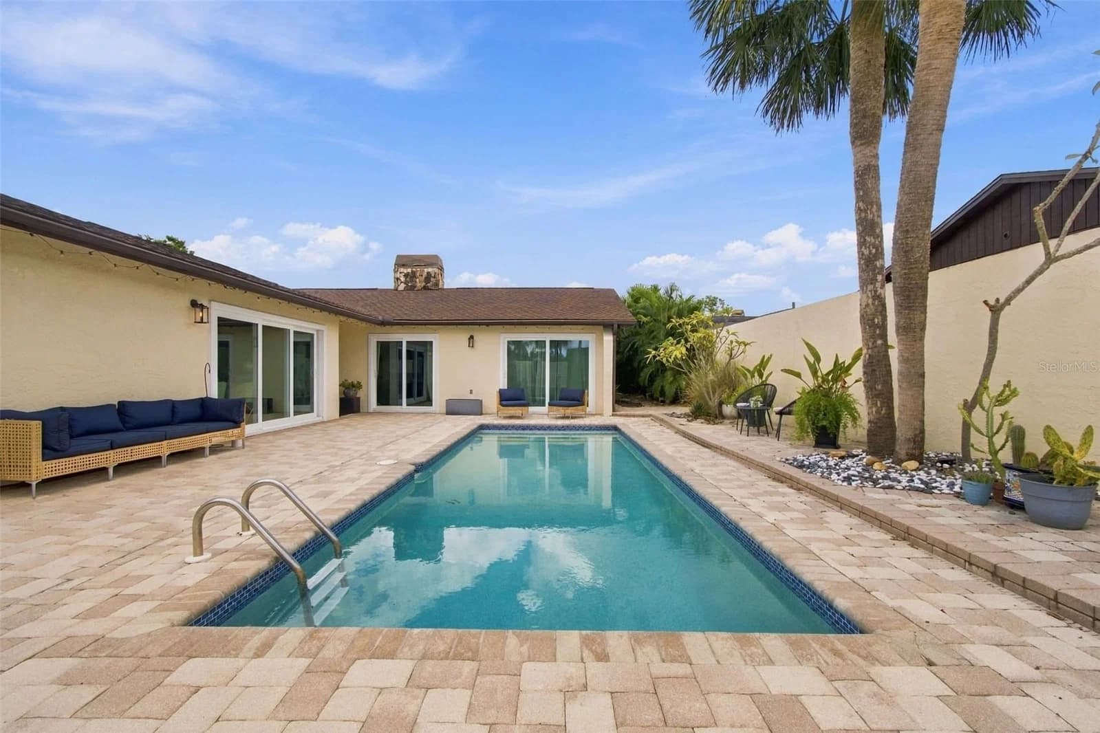5041 PALOMA Drive