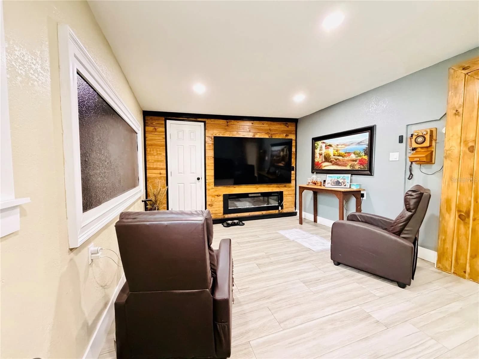 Photo 4 of 4928 ELDORADO Drive