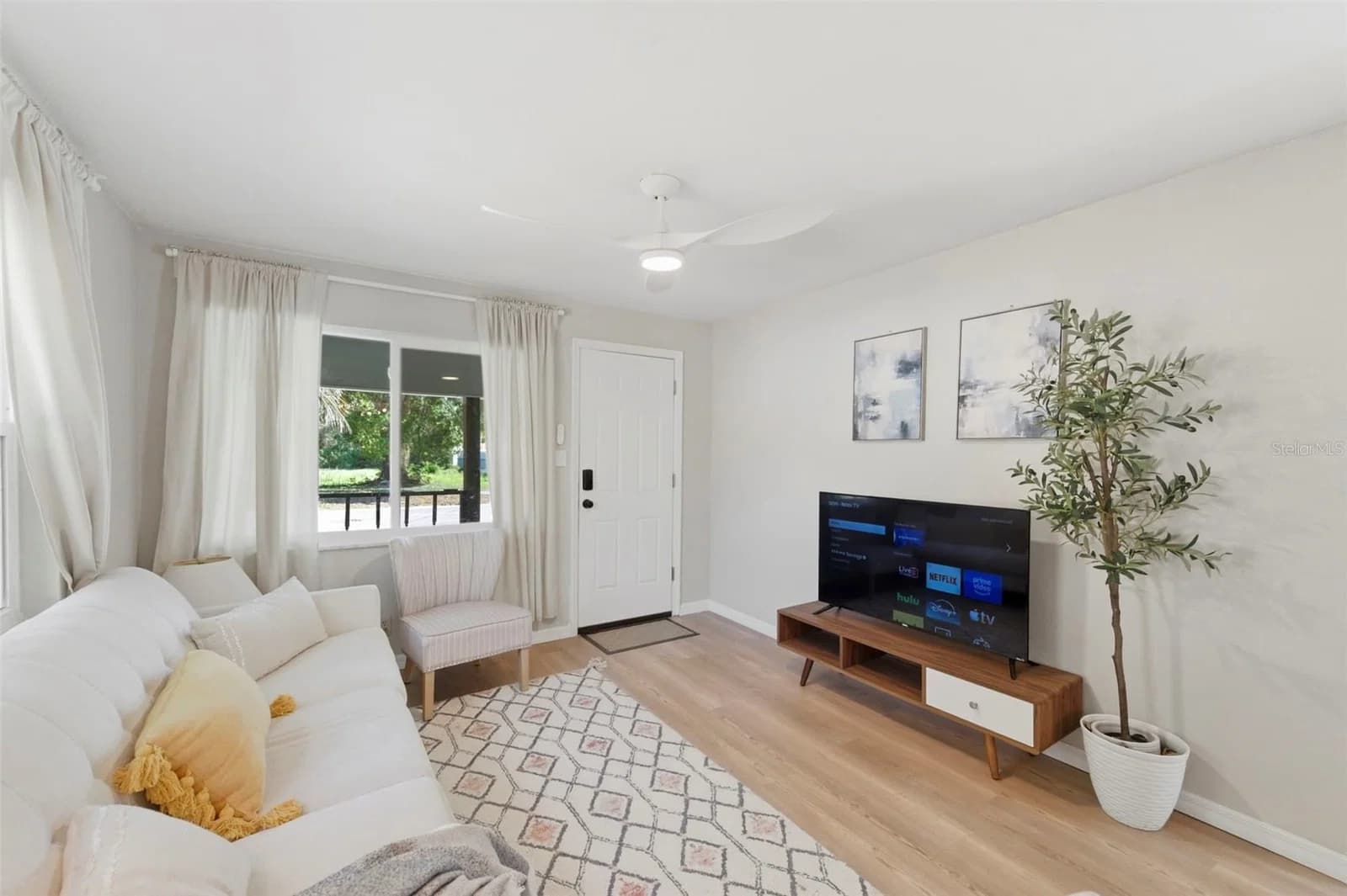 Photo 3 of 3607 24TH Avenue