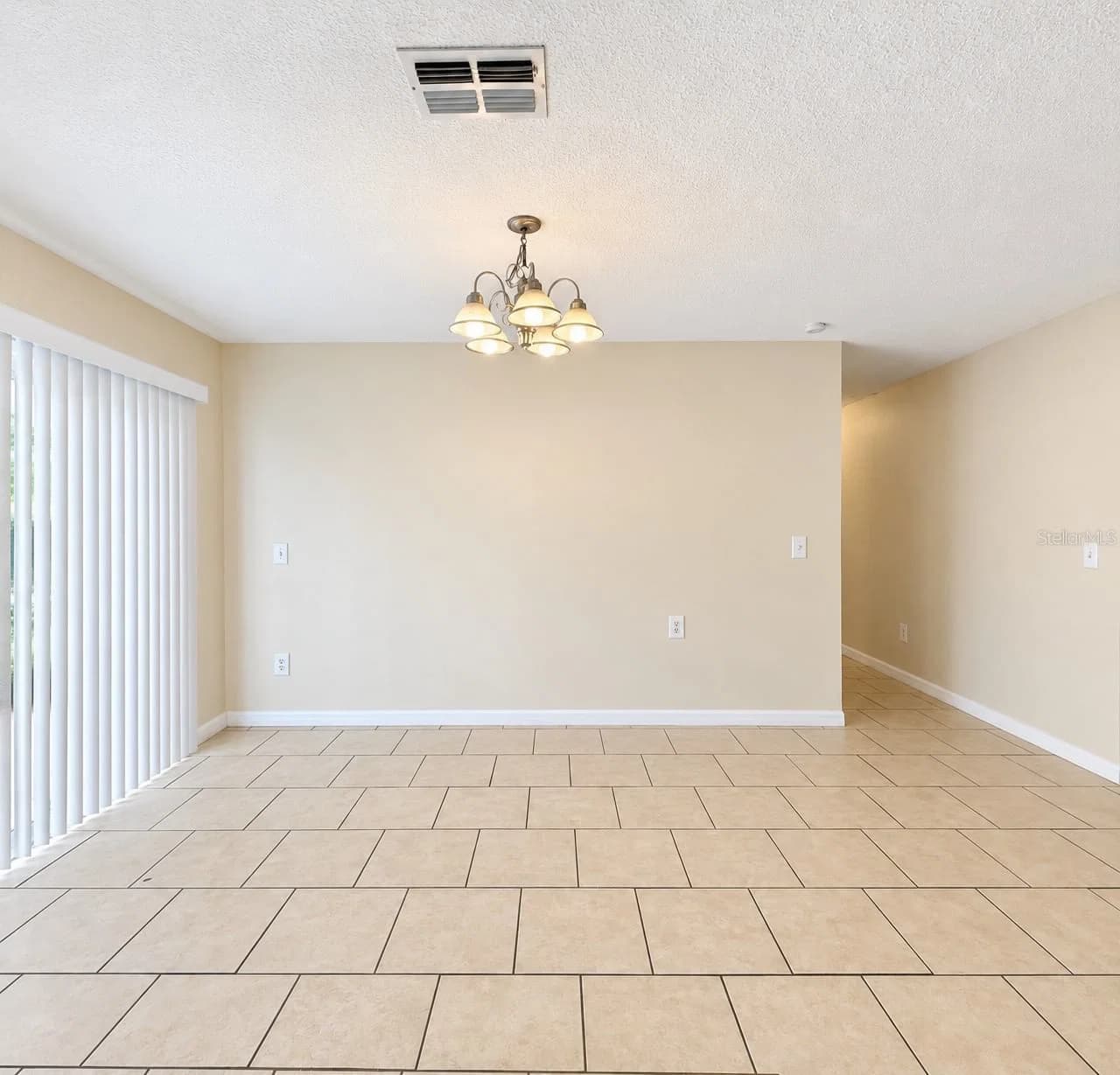 Photo 4 of 1210 HOLLAND Avenue