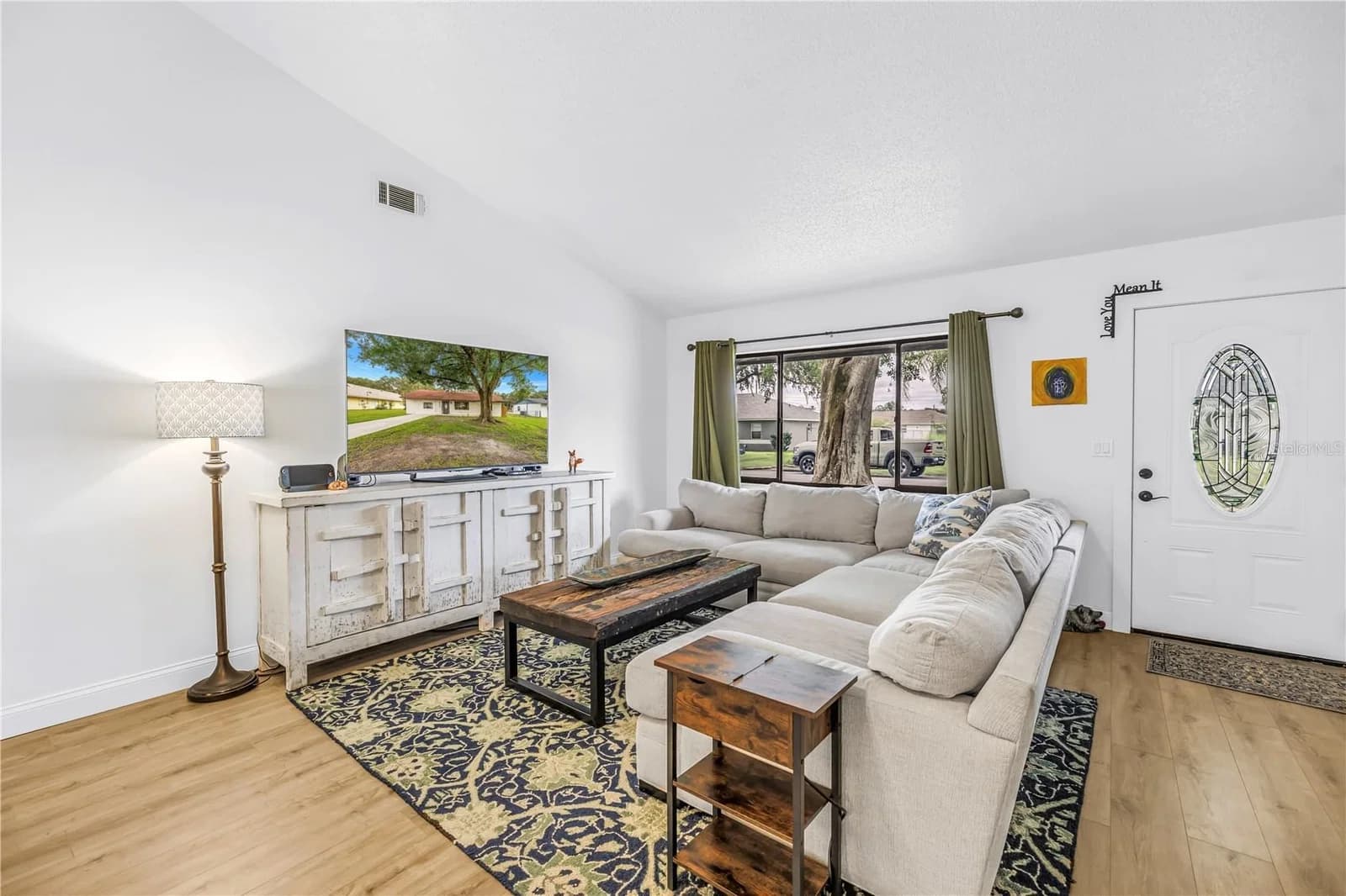 Photo 5 of 2914 N DELROSE Drive
