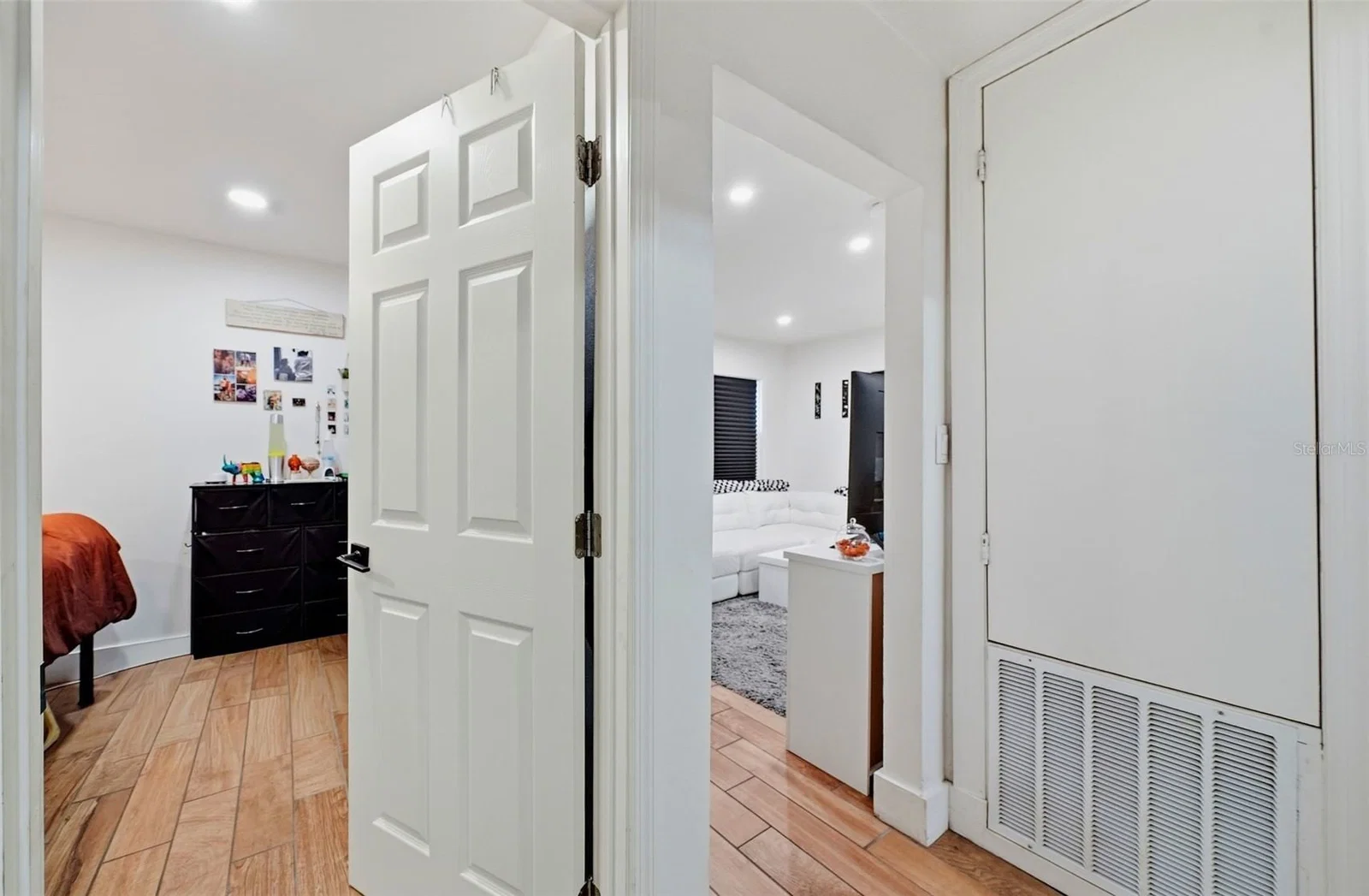 Photo 4 of 3311 ELLICOTT Street
