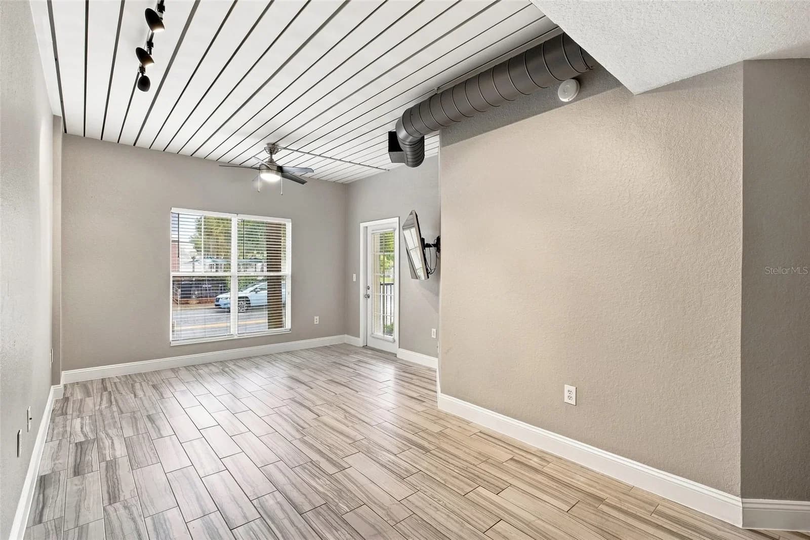 Photo 4 of 2410 AZEELE Street #216