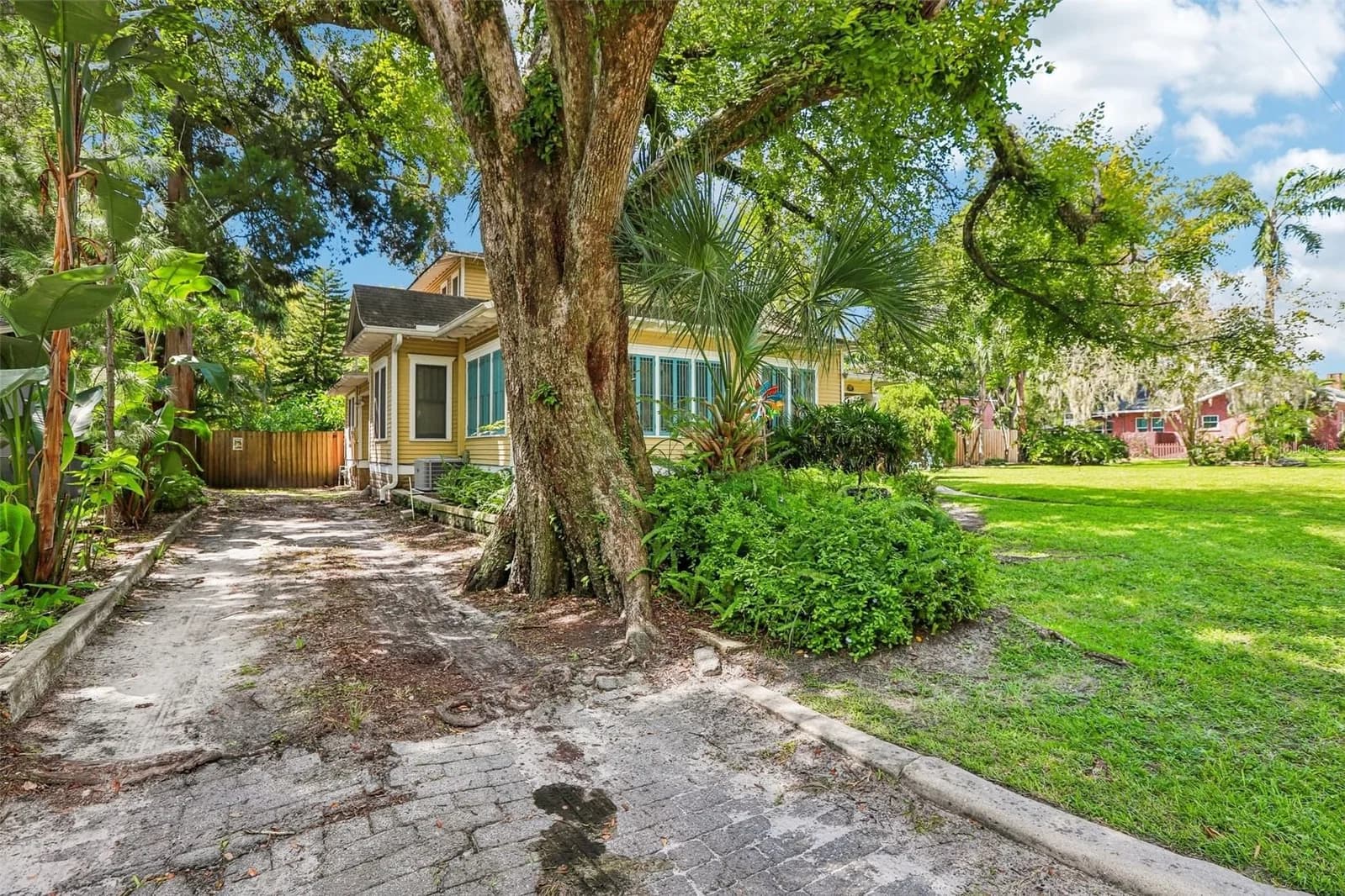 Photo 5 of 204 THOMAS Street
