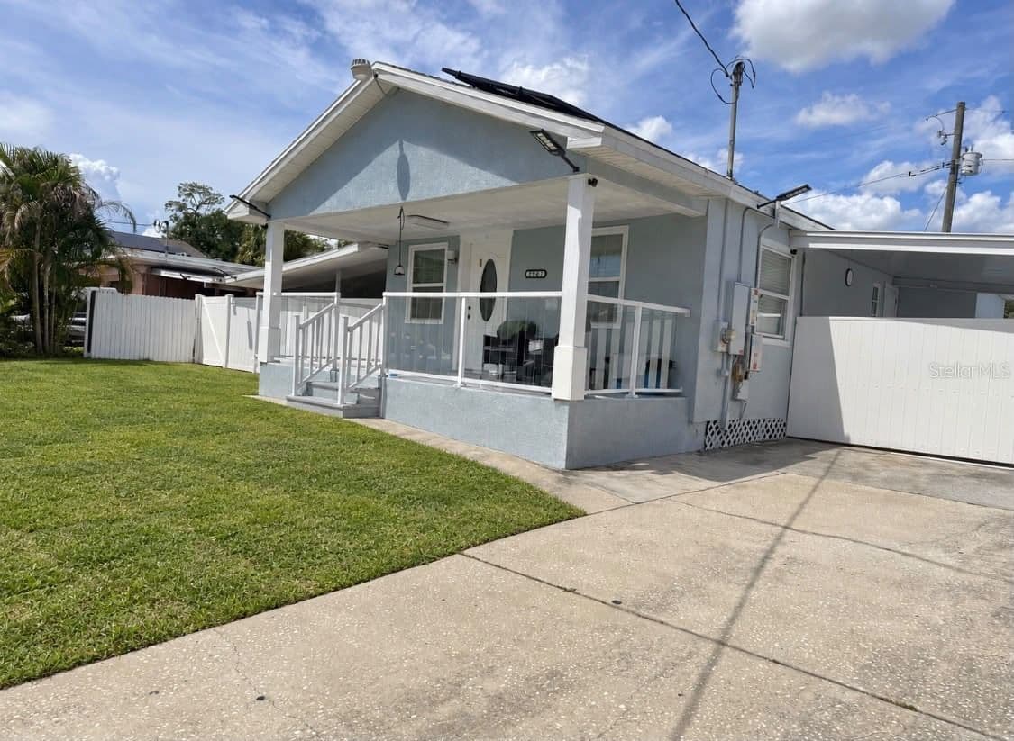 Photo 4 of 2907 PALMETTO Street