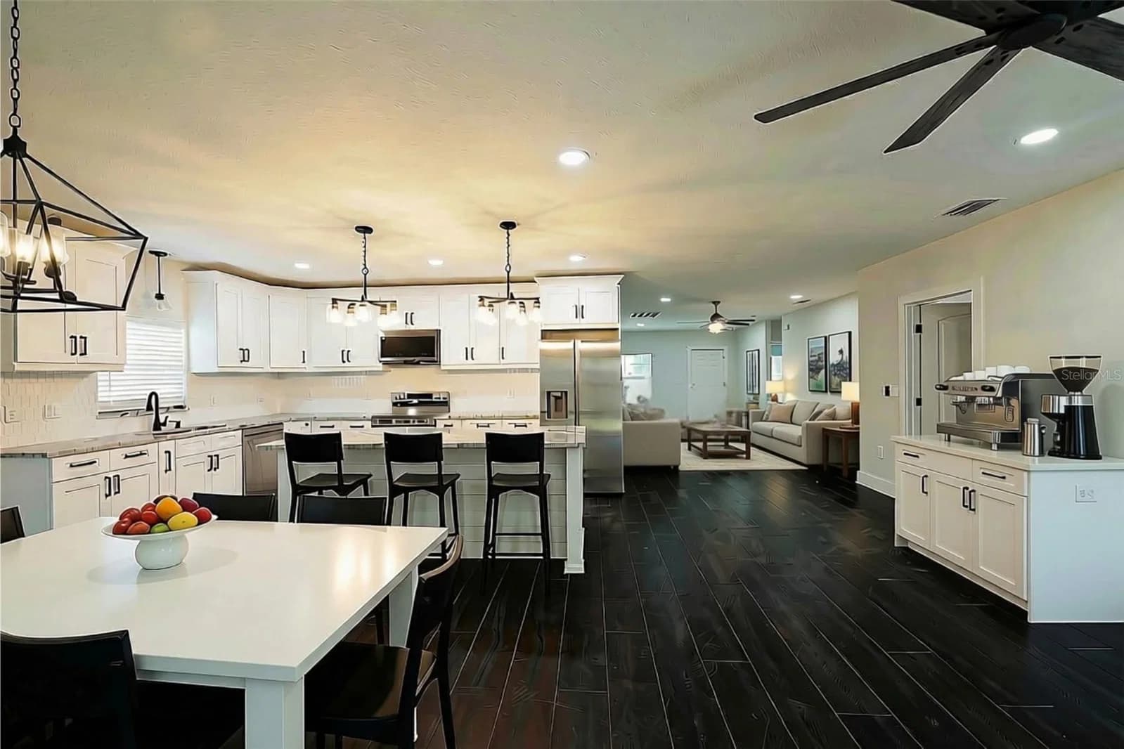 Photo 4 of 3218 DELRAY Drive