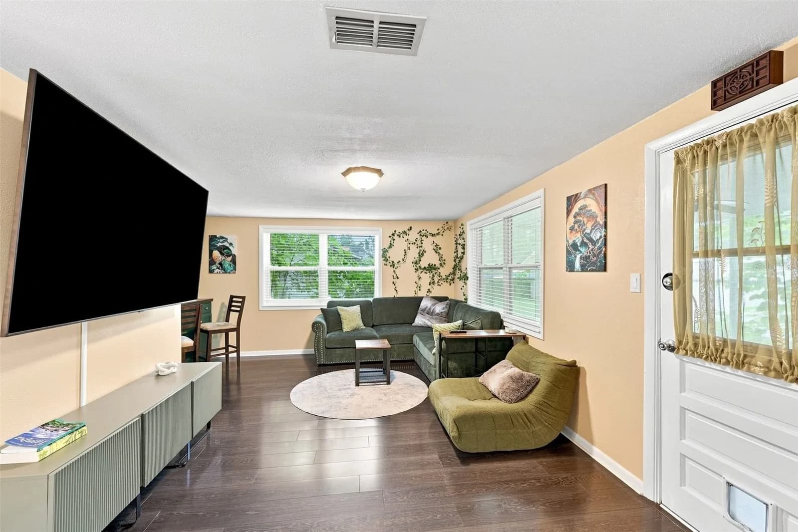 Photo 4 of 8911 HIGHLAND Avenue