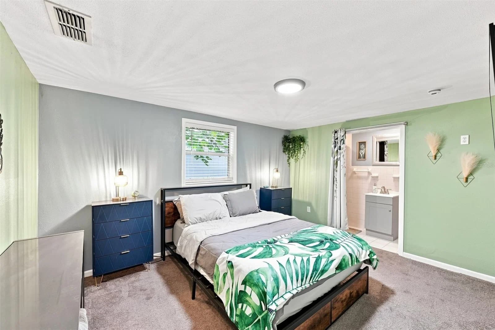 Photo 5 of 8911 HIGHLAND Avenue