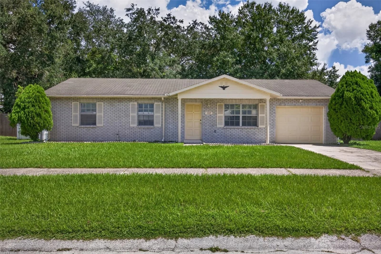 709 HEMLOCK Lane