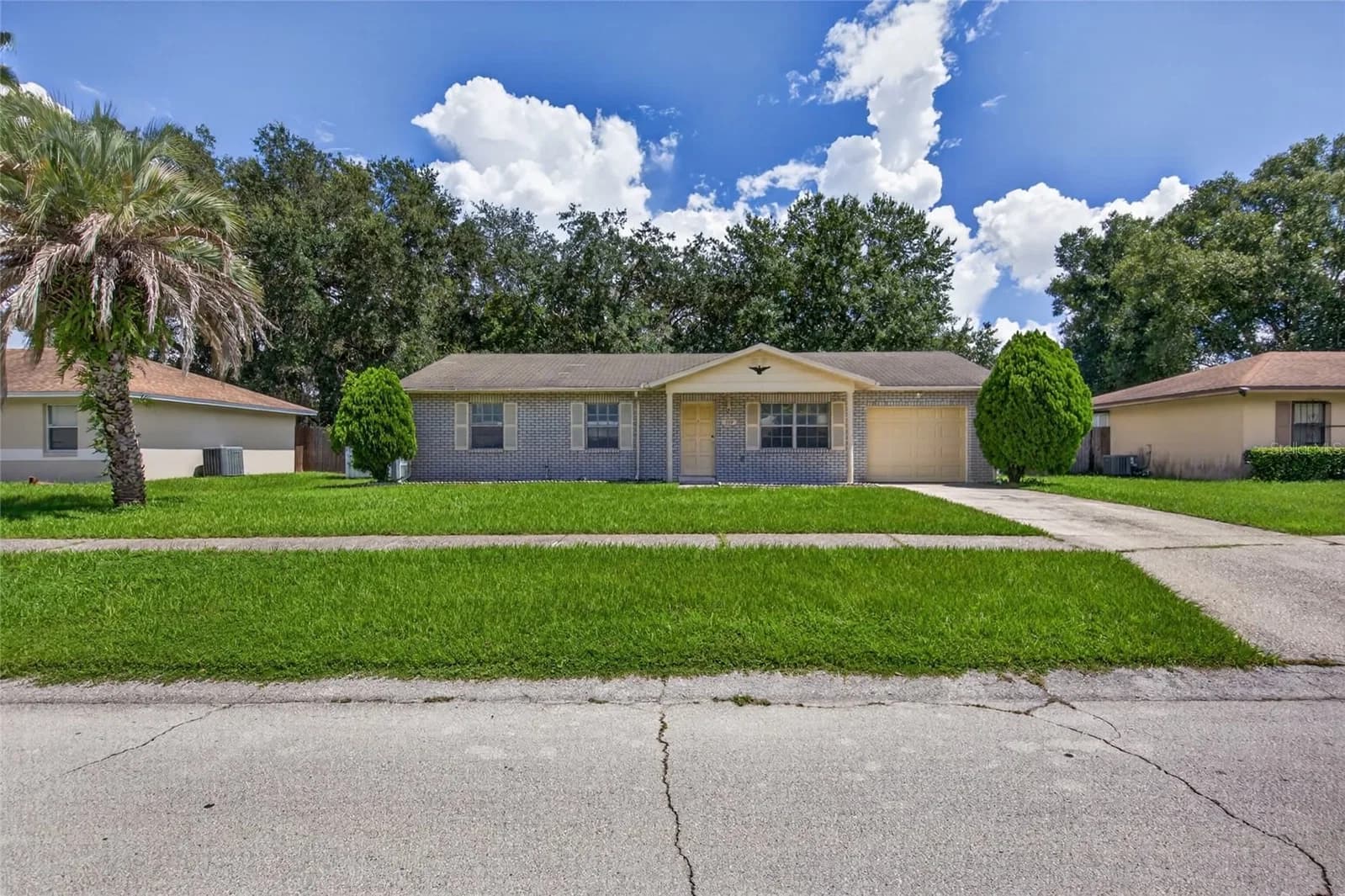 709 HEMLOCK Lane