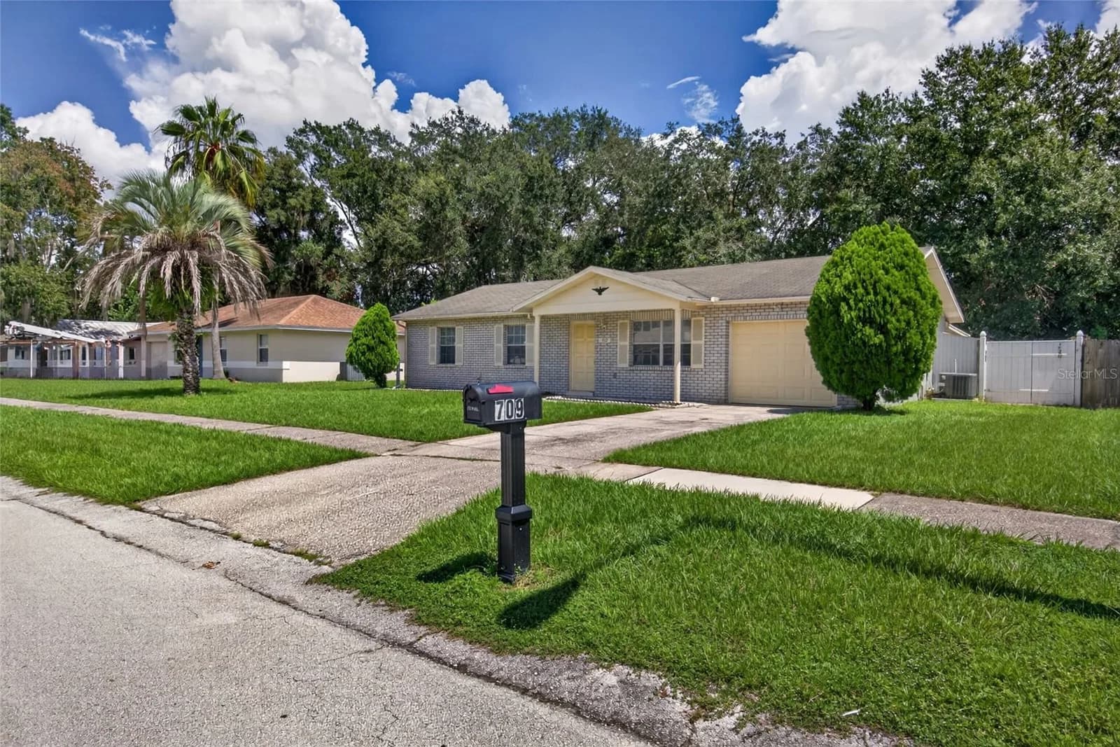 709 HEMLOCK Lane