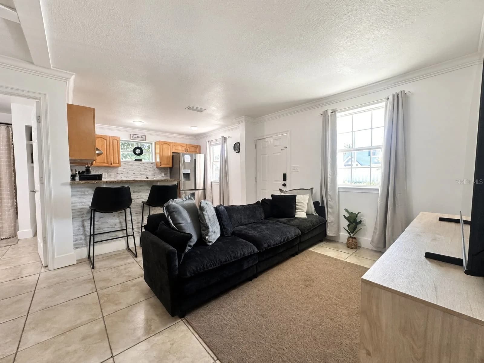 Photo 5 of 6508 N GLEN AVE